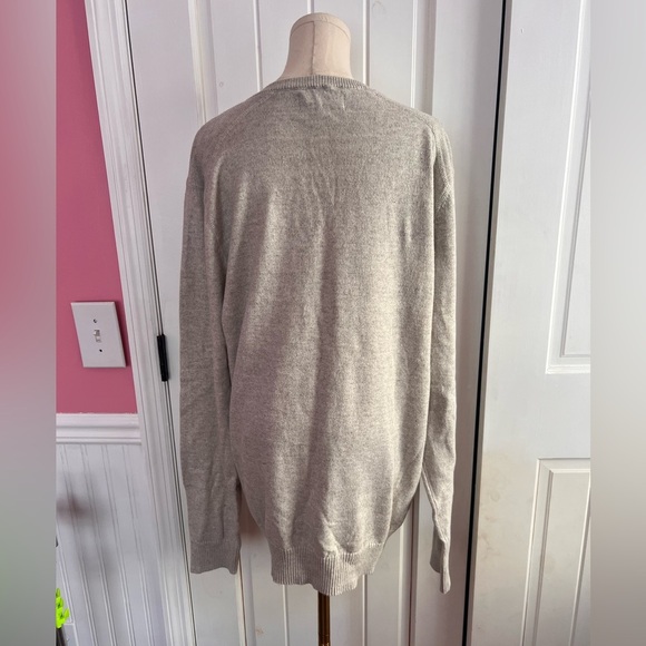 Fairlane and Sons V Neck Pull Over Sweater Beige Size Medium NWT - Picture 2 of 3